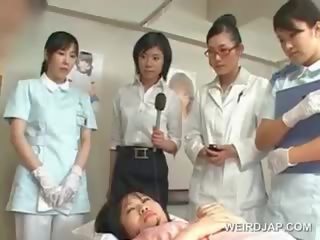 Ázijské bruneta dievča blows chlpaté šachta na the nemocnica