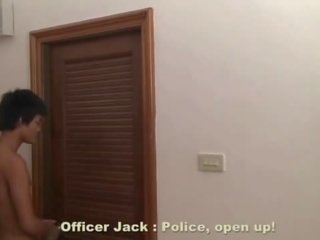 Politsei ohvitser imeda poolt aasia twink